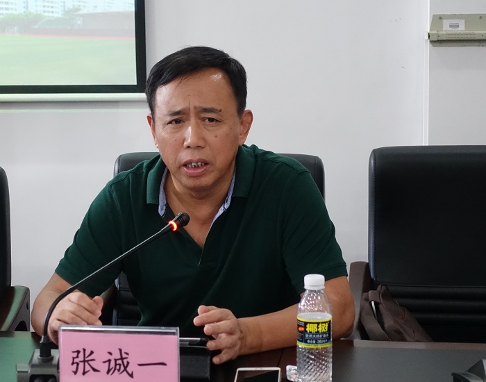 10月24日，總督學(xué)張誠(chéng)一做近期申本工作安排（黨委宣傳部 邱丹丹攝影）.jpg