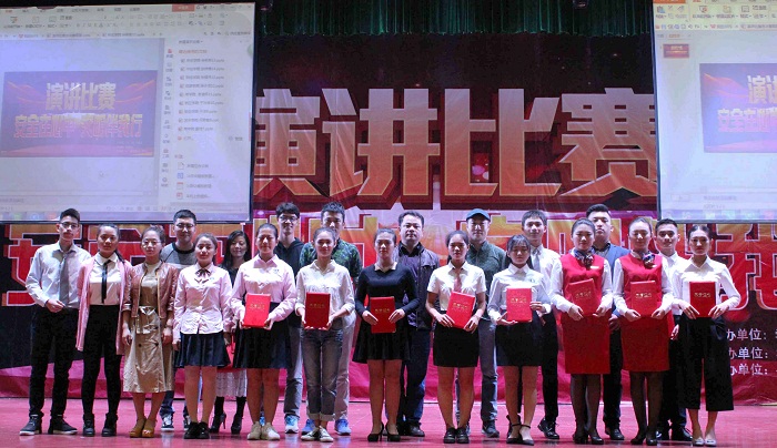 出席比賽的領導、評委、老師及全體參賽選手的合影（海職青年記者團 林詩杰攝影）.jpg