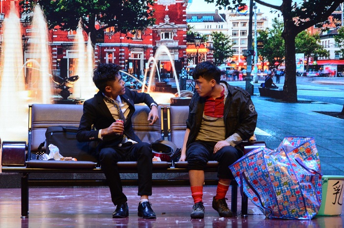 啞劇《富二代與窮二代》（海職青年記者團(tuán) 黃炳蔚攝影）.jpg