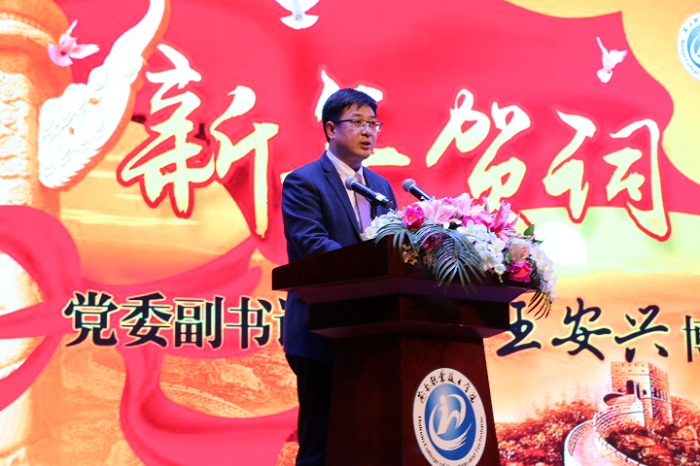 王安興致新年賀詞（海職青年記者團(tuán) 李菊霞攝影）.JPG