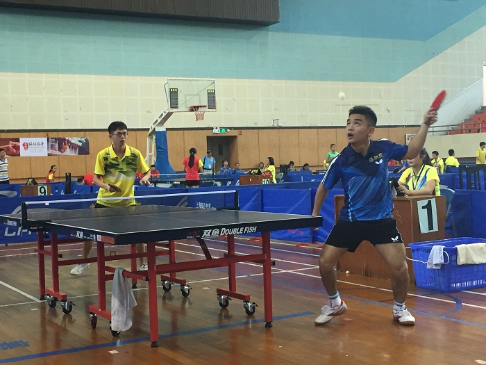 我校代表隊(duì)隊(duì)員韓佳疇對戰(zhàn)海南大學(xué)代表隊(duì)隊(duì)員（學(xué)生工作處提供）.JPG