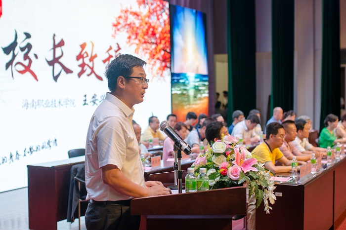 王安興寄語畢業(yè)生（圖書館 梁平攝影）.jpg