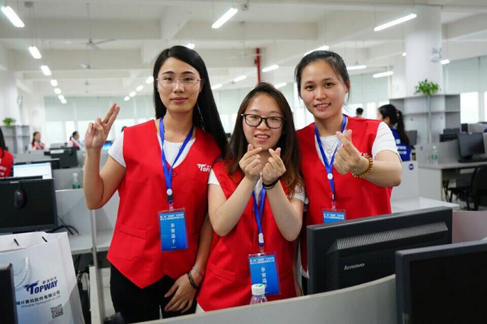 我校代表隊(duì)在比賽現(xiàn)場(chǎng)（商學(xué)院 馬忠良攝影）.JPG