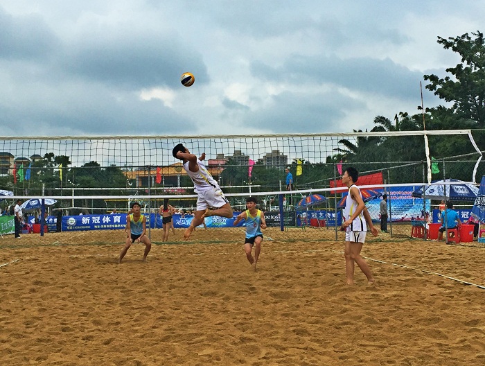 我校男隊(duì)一隊(duì)（白色隊(duì)服）決賽現(xiàn)場(chǎng) 學(xué)生工作處供圖.JPG