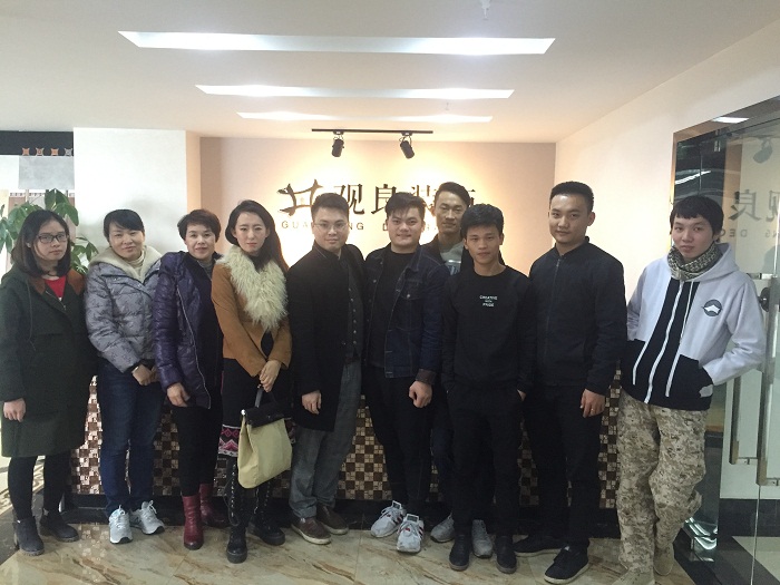 （實習學生同專業(yè)教師合影 藝術(shù)學院供圖）.jpg