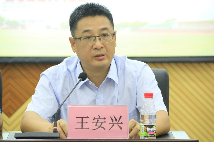 王安興在開(kāi)班儀式上講話（海職青年記者團(tuán) 許家波攝影）.JPG